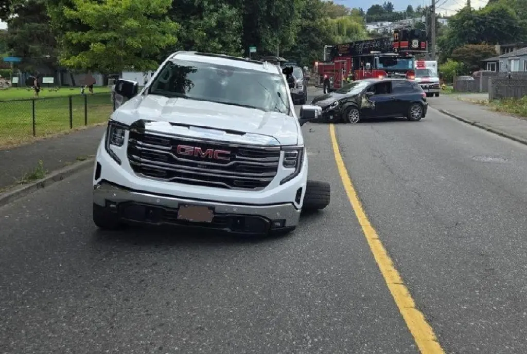 Nanaimo RCMP looking for witnesses to crash on Departure Bay Road